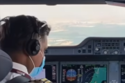 飛行機の機長はなぜ左端に座る？海外の反応