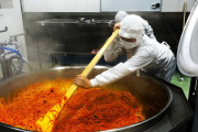 外国人「日本の学校給食、俺たちの国と比べると病院みたいだ・・・」
