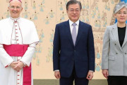 【悲報】文政府がローマ教皇に「訪日後、韓国に立ち寄って金正恩とDMZ会談」を要請するも、無視して帰国‥　韓国の反応