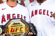 【海外の反応】UFCヘビー級王者と並んで立つ大谷とトラウト「野球選手は生で見るとデカい」