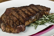 自分の細胞を培養して人工肉「ウロボロスステーキ」を作ることが可能に！ 倫理的に人肉を食べれる時代の到来か