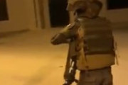 海外「イスラエル兵がモスクに意味もなくスタングレネードを投げる場面を撮影。停職処分に」