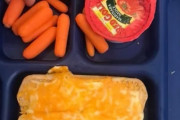 海外「日本の給食を見ろよ」アメリカの給食はどうして酷くなっているの？（海外の反応）