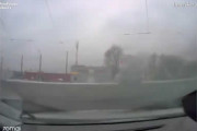 衝撃映像　ウクライナ・ハリコフの道路に次々と着弾する迫撃砲によるものと思われる砲撃