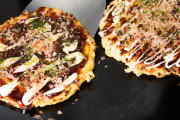 海外「よだれが出てきたわ」屋台のちょっと変わったお好み焼きが美味しそう！