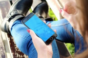 まるでドラッグ！？恐ろしいスマホ中毒の危険性「SNSは削除した！」「ガラケーにアップグレードしたよ」海外の反応