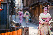 京都の祇園が外国人観光客の路地への立ち入りを要望して海外大騒ぎ！（海外の反応）