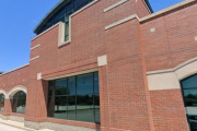 「地元の図書館はリニューアル閉鎖中のため、一時的にスーパーマーケットを利用している…」インディアナ州カーメル