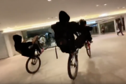 外国人「大阪の地下モールで自転車暴走集団、最年長は40代…」
