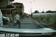 【韓国の反応】車の前に飛び出した子どもの日本人母【イルベ】