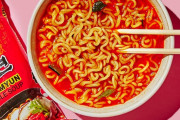 外国人「お前ら袋ラーメンをどうやって作ってるか教えてくれ」