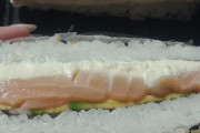 外国人「この寿司バーガーが至福だったんだがお前らはどう思う？」