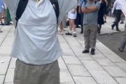 海外「靖国神社で抗議して、『台湾と魚釣島は中国のものだ』と主張する中国人」