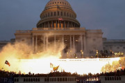 米議会乱入の男、うっかり自分にスタンガンを食らわせ心臓発作で亡くなる
