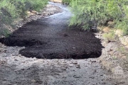 【動画】迫りくる鉄砲水、木材や瓦礫と一緒に流れてきて、見た目がもののけ姫のアレみたい【海外の反応】