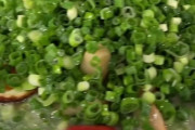 外国人「ラーメンに乗ってるこのタイプのネギってどう思う？」