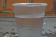 【科学してみた】水が入ったプラスチックカップに火をつけるとこうなるらしい　海外の反応