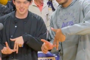 海外の反応     佐々木朗希、八村塁と「LAサイン」