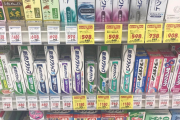 海外「日本で歯磨き粉を選ぶのハードモードすぎるんだが」東京の歯磨剤の種類が豊富すぎて驚愕する外国人ｗｗｗ
