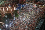 【日韓経済戦争】ろうそくを持った市民1万5000人が集結し「安倍糾弾」デモが行われる！　韓国の反応