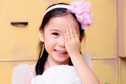 日本人が娘に「人を指差したらあかんよ」と教えた結果→丁寧な幼児になってしまったｗｗｗ【タイ人の反応】
