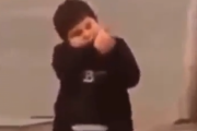 子どもの頃に絶対にやったことあるやつ。架空の敵とリアルな銃撃戦。海外の反応
