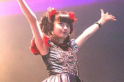 BABYMETALのFox Dayまであと1週間だ！　“すぅともあのスウィートなメッセージがほしい”　【海外の反応】