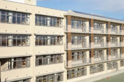 外国人「なんで日本の学校はこんなにボロいんだ？まるで刑務所や地下牢だ」