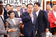 韓国人「セクハラ疑惑の文喜相(ムン・ヒサン)議長がソウル大病院に緊急移送手術へ！低血糖のショックで脱力し、病院で治療中だった」　韓国の反応