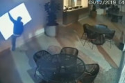 雑がすぎる。ドジな泥棒3人組が繰り広げるドタバタコントな窃盗現場が監視カメラに（ブラジル？）