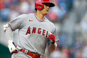 海外「大谷翔平、第3号ホームラン！！」打球速度173km、飛距離117mでライトへ！＆今季2個目の盗塁！