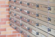 日本の教師が元交際相手のポストに入れた物に海外びっくり仰天！（海外の反応）
