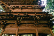 外国人「この日本の山奥に眠っている廃墟の寺を見てくれ」