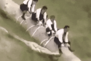 【GIF】韓国人「日本で最も危険な祭りがマジでヤバ過ぎる…男の寿命が短い理由」