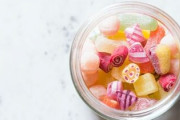 ぷっちょ、エブリバーガー、アポロ…日本の人気お菓子食べ比べ！「全部美味しそう！」「ジューシードロップって日本だったの！？」海外の反応