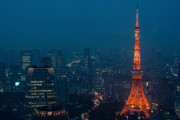 【小ネタ】外国人「夜のとばりが下りた東京」→「すばらしい」「見事な眺めだね」「あぁ、なんて美しいんだ」