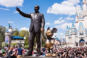 【コロナウイルス】世界のディズニー・従業員10万人への支払いを停止　海外の反応