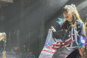 香港でのショーでおこなわれたBABYMETALのKxAxWxAxIxIのビデオ　【海外の反応】