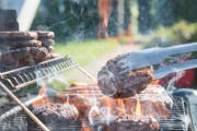 「イギリスでBBQをすると、アメリカとはちょっと違うことになる…」イギリスならではの風景