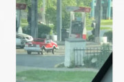 ガソリンスタンドから変な車が出てきました