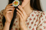 韓国人『キンパは韓国料理だけど、日本の影響って言われるんですか？』→「太巻きに似ているらしい」