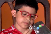 十字架のペンダントが銃弾を食い止める　9歳少年に起きた奇跡が話題に