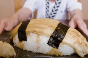 【海外の反応】「これこそ日本に求めていたものだ」日本のユーモアあふれる巨大寿司！