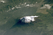 海外「いい眺めだ！」国際宇宙ステーションから見た富士山はこんな感じらしい！　海外の反応