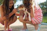 【癒し屋】子犬と戯れながらファンサービス！イギリス俳優-ベネディクト・カンバーバッチ氏「彼は犬に恋している」「犬に謝る姿ｗ草」海外の反応