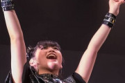 MOMOKOMETAL（岡崎百々子）：アーティストさんにつくダンサーになりたい　【海外の反応】