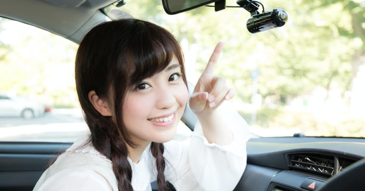 日本人が「走行中のバスに張り付くミニスカの女の子」を通報した結果！【台湾人の反応】 | 海外の反応アンテナ