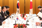 茂木外相「韓国は常識では考えられない異常な状況だ」カン・ギョンファ「日本外相と通話、慰安婦判決に対し、日本の過度対応自制要請」　韓国の反応