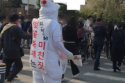 韓国人「韓国の桜祭りにとんでもないやつが現れたｗｗｗｗｗ」