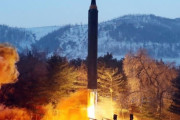 【韓国の反応】日本「北朝鮮の弾道ミサイル、最高高度約600キロでEEZ外に墜落したと推定」…韓国の反応「どうして私たちより日本がもっと詳しく把握するのか。」